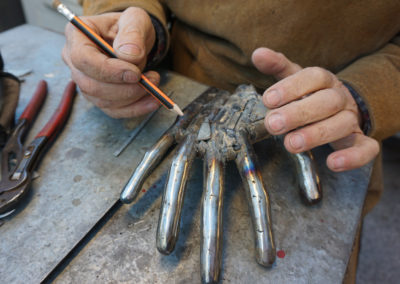 Réalisation d'une main en métal par Calou