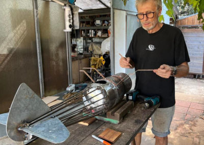 Réalisation biplan en métal par l'artiste sculpteur Calou à Mougins